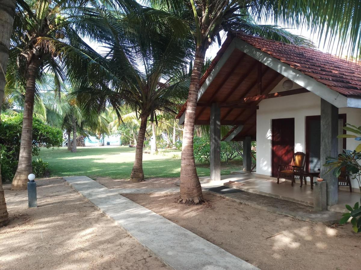 Villa Nilaveli Cabana Екстериор снимка