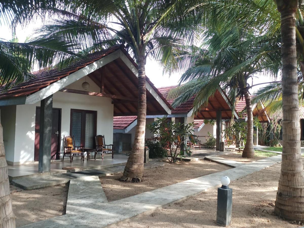 Villa Nilaveli Cabana Екстериор снимка