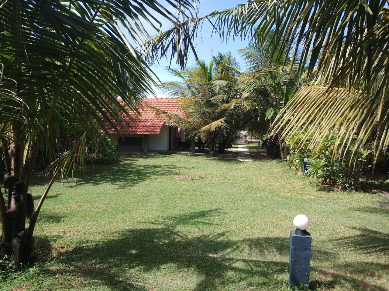Villa Nilaveli Cabana Екстериор снимка